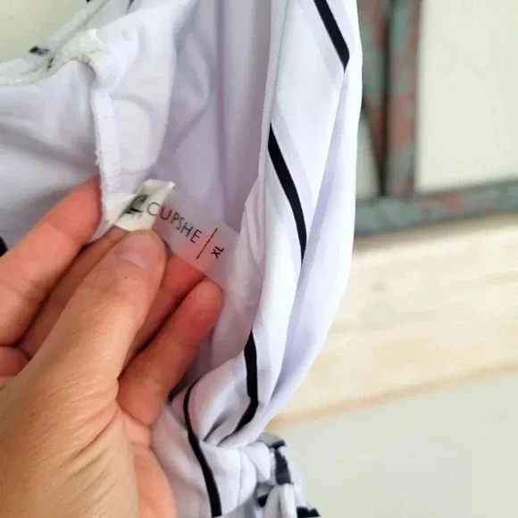 Cupshe Black White Striped One Piece Bathing Suit Sz XL - Picture 8 of 8